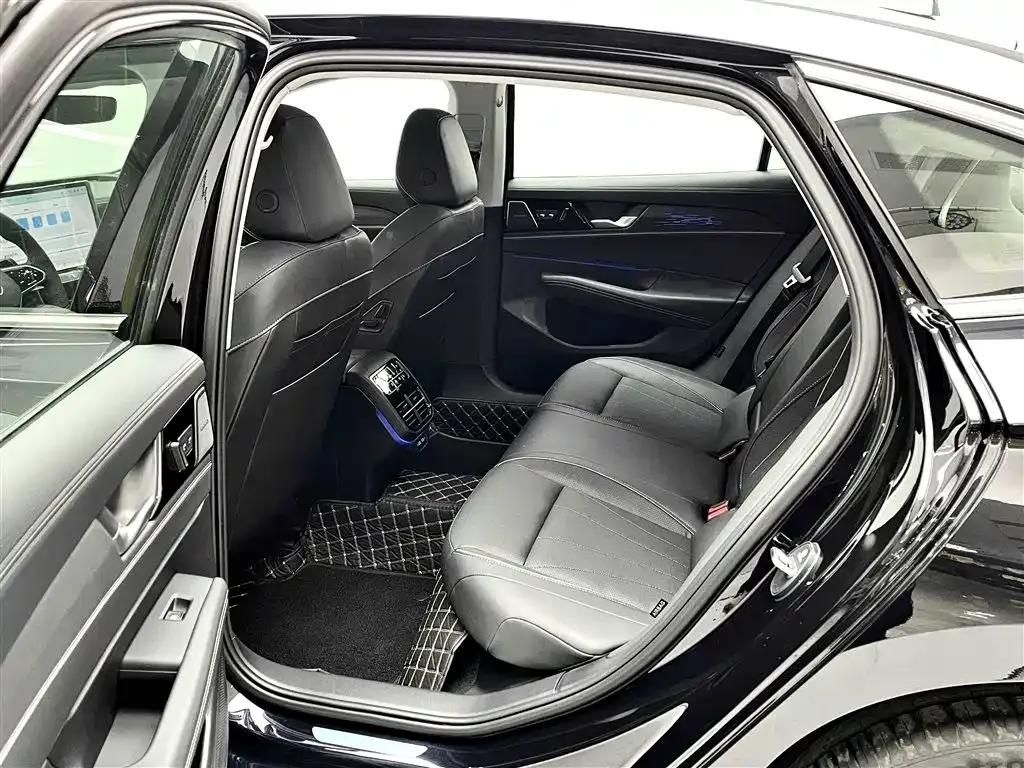 Volkswagen Passat — фото 5