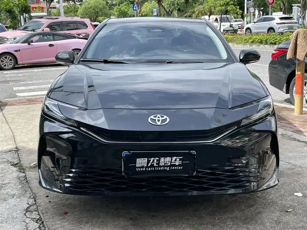 Toyota Camry — фото 8
