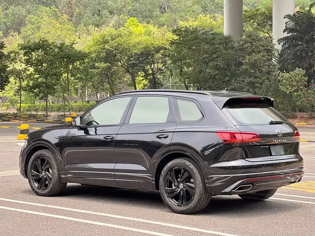Volkswagen Touareg — фото 10