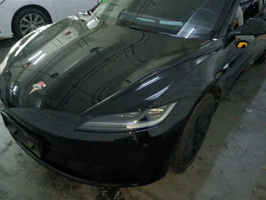 Tesla Model 3 — фото 1