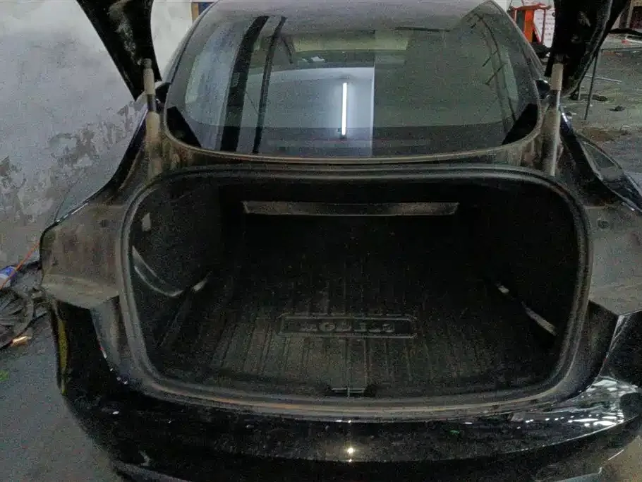 Tesla Model 3 — фото 9