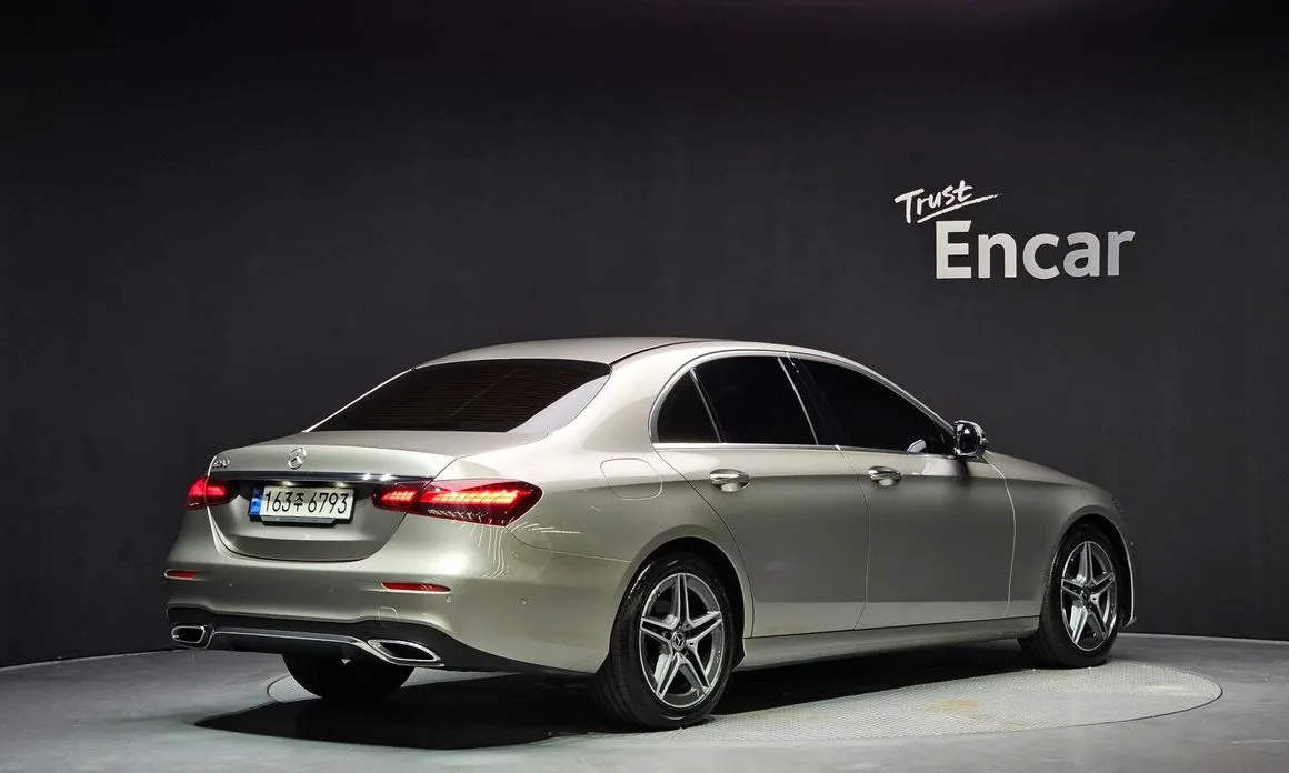 Mercedes-Benz E-Class — фото 6