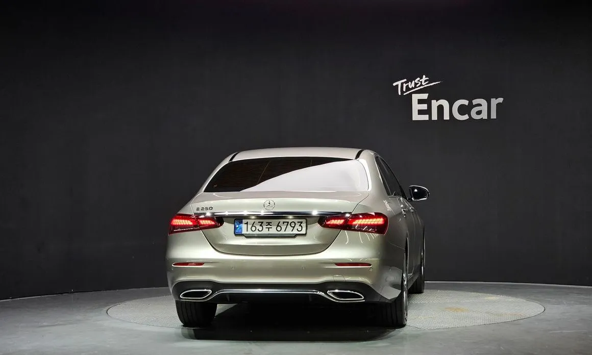 Mercedes-Benz E-Class — фото 5