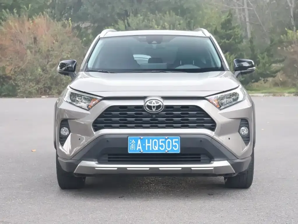 Toyota RAV4 — фото 9