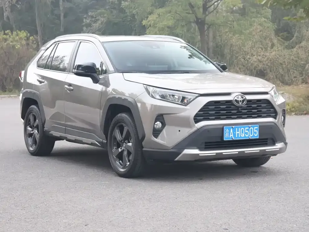 Toyota RAV4 — фото 8
