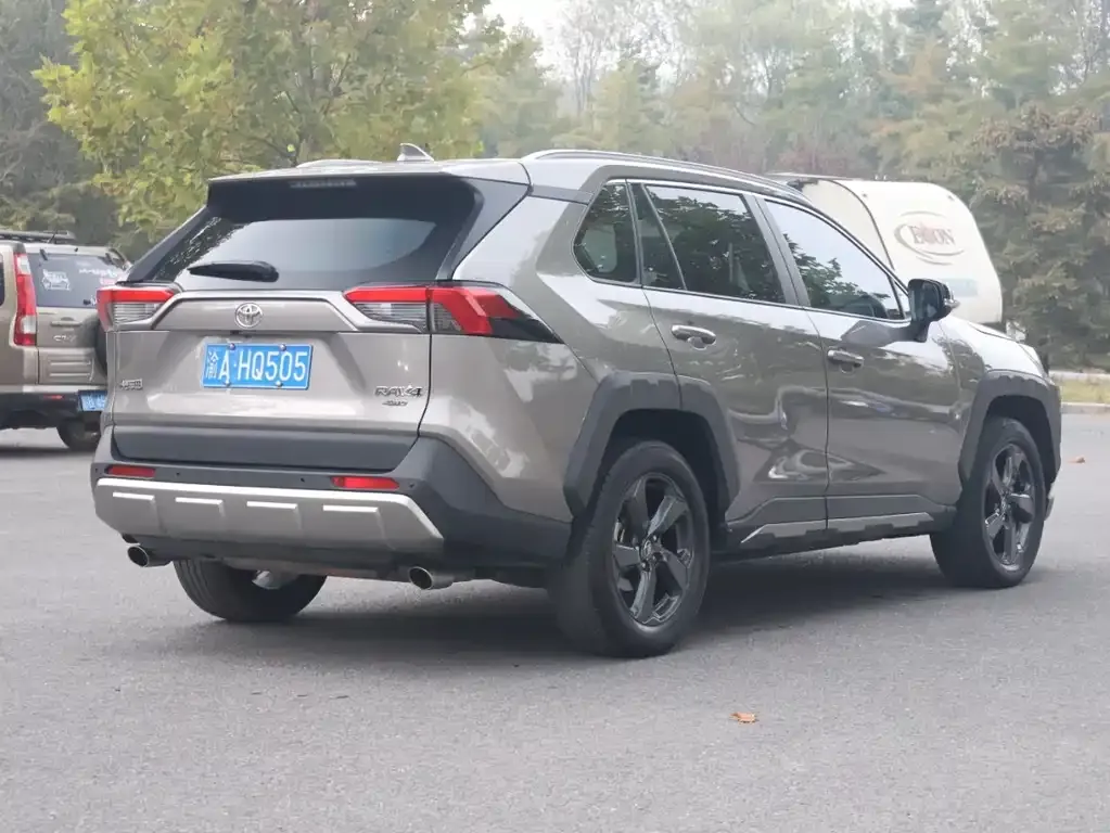 Toyota RAV4 — фото 6