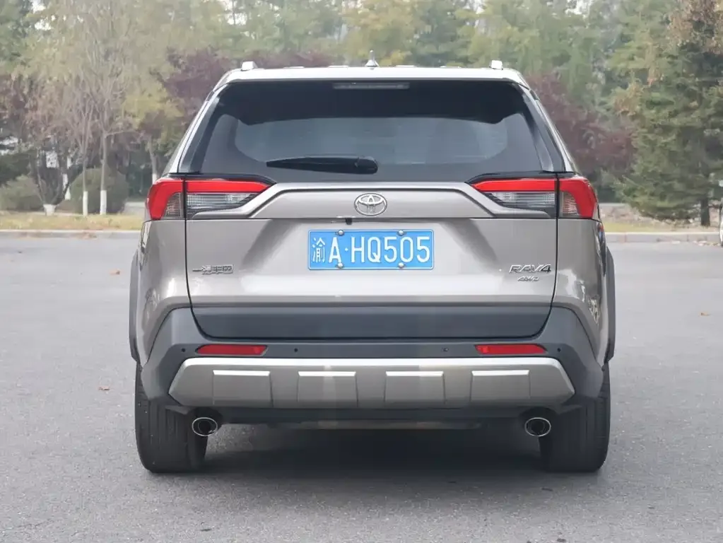 Toyota RAV4 — фото 10