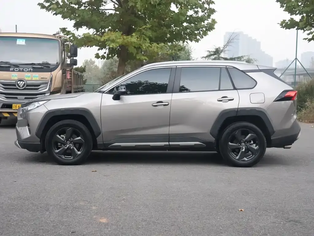 Toyota RAV4 — фото 3