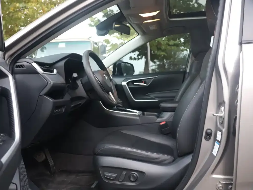 Toyota RAV4 — фото 4