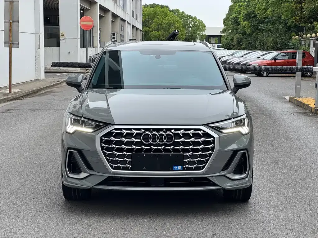 Audi Q3 — фото 8