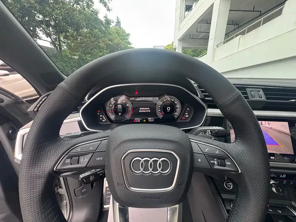 Audi Q3 — фото 10
