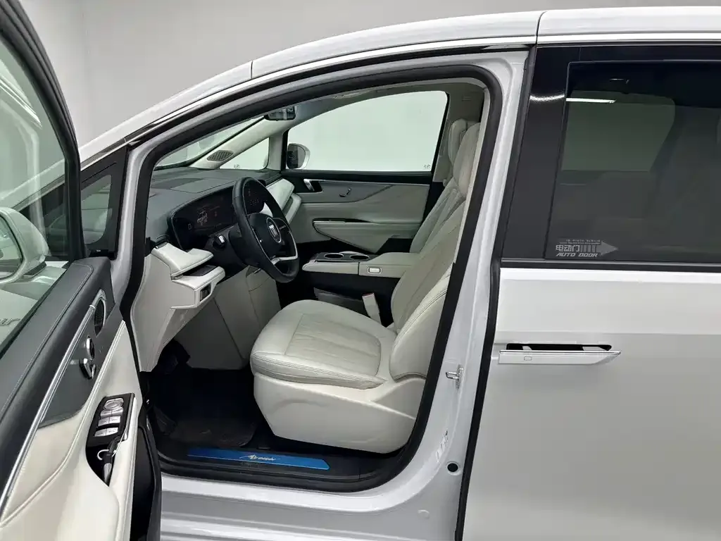Buick GL8 Hybrid — фото 6