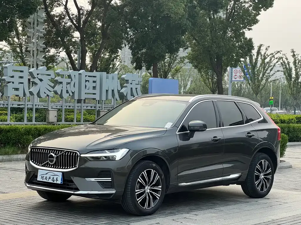 Volvo XC60 — фото 1