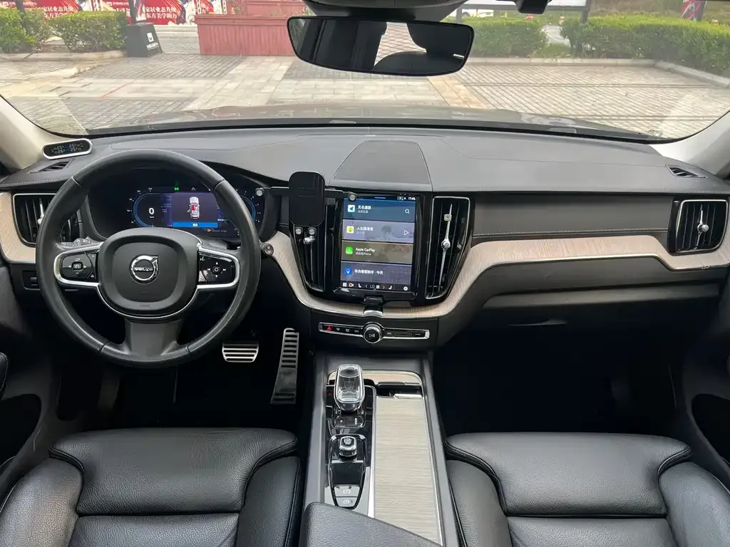 Volvo XC60 — фото 2