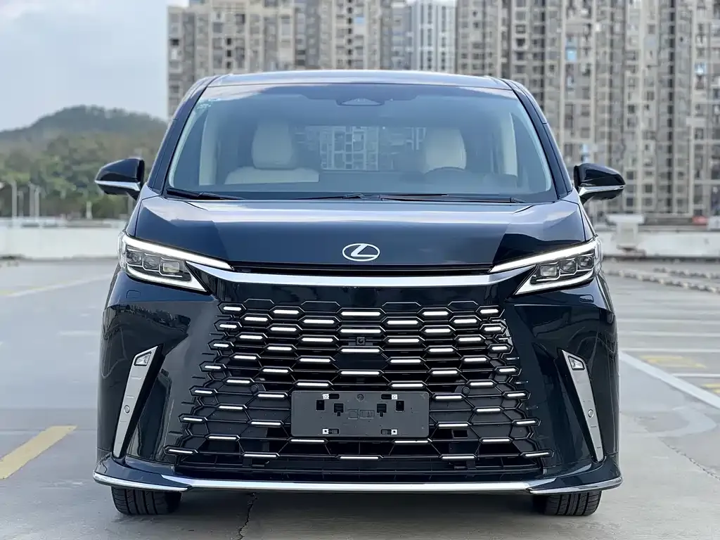 Lexus LM — фото 10