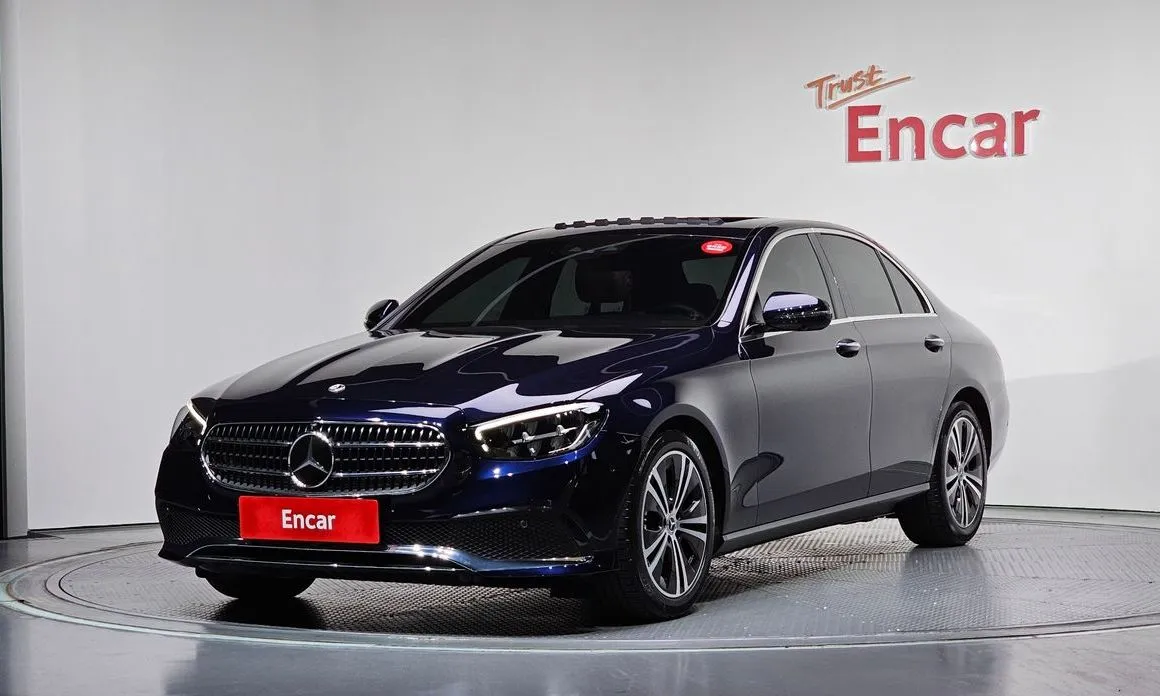 Mercedes-Benz E-Class — фото 1