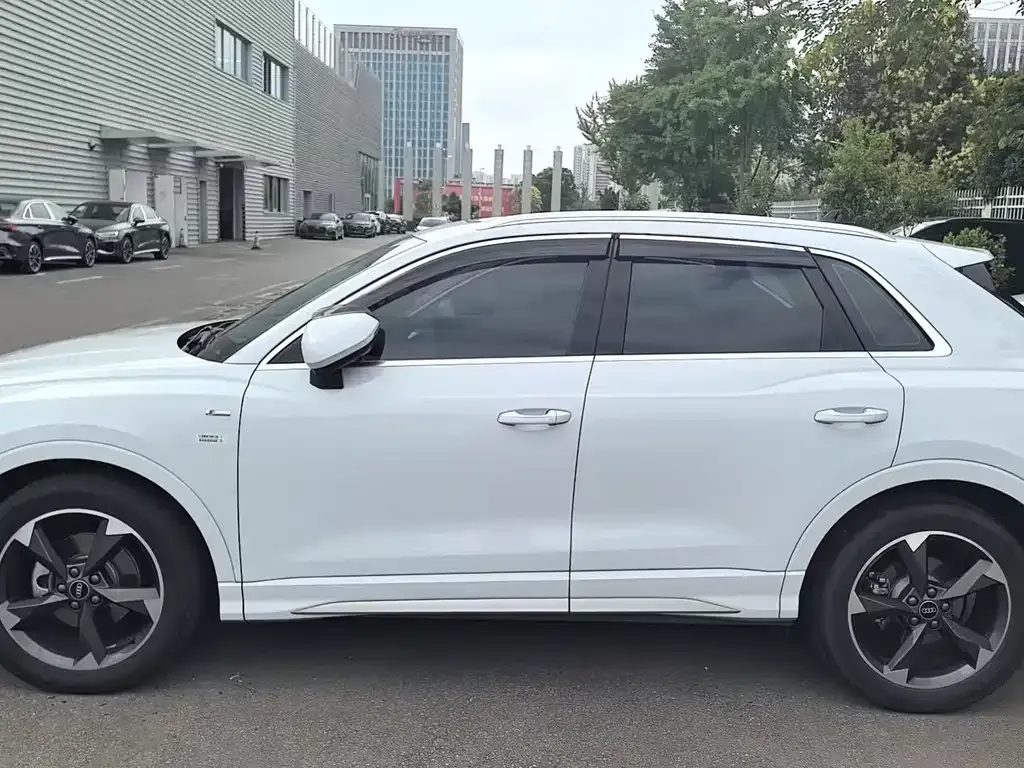 Audi Q3 — фото 10