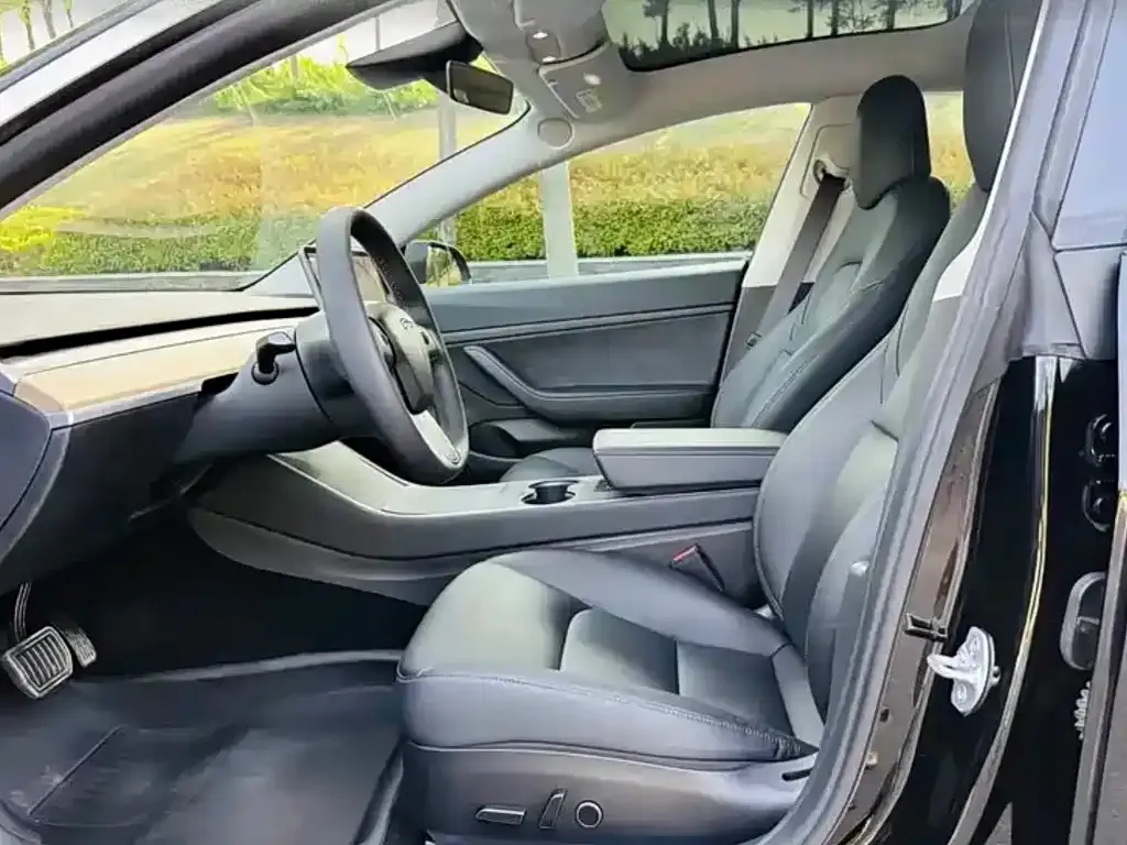 Tesla Model 3 — фото 4