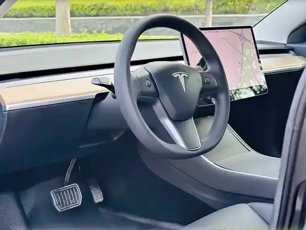 Tesla Model 3 — фото 7