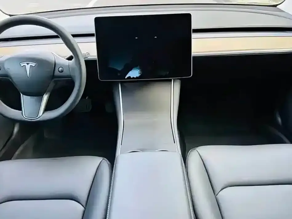 Tesla Model 3 — фото 5