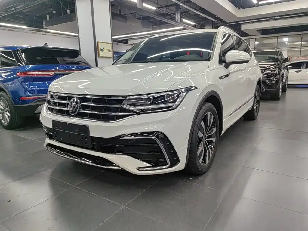 Volkswagen Tiguan L — фото 4