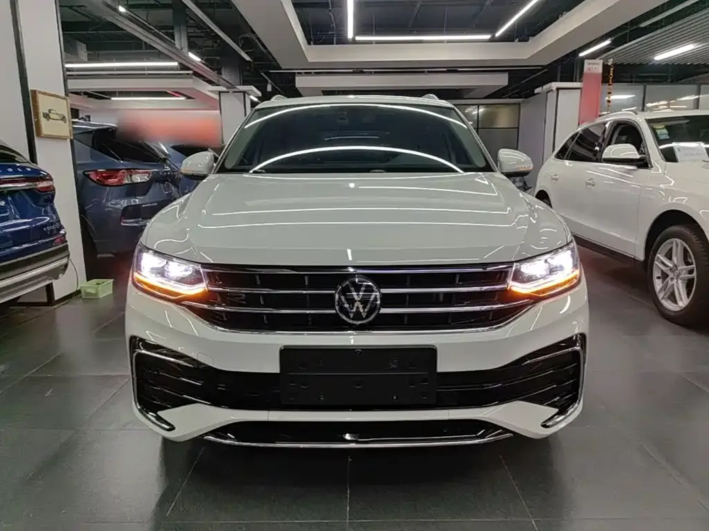 Volkswagen Tiguan L — фото 9