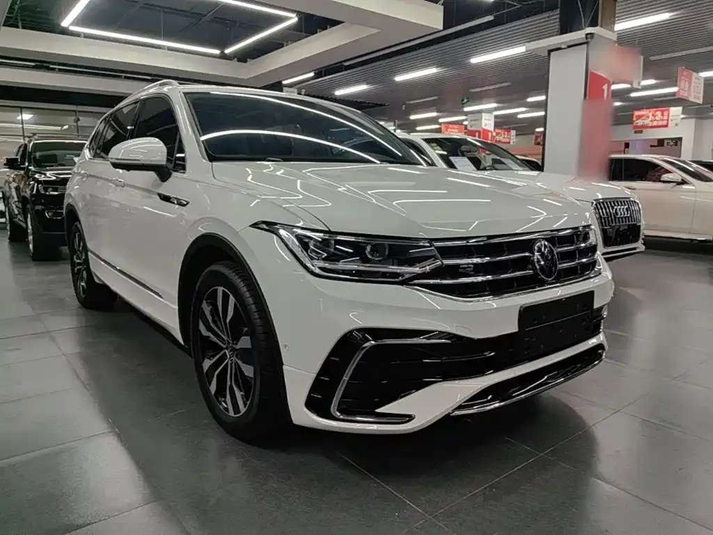Volkswagen Tiguan L — фото 5
