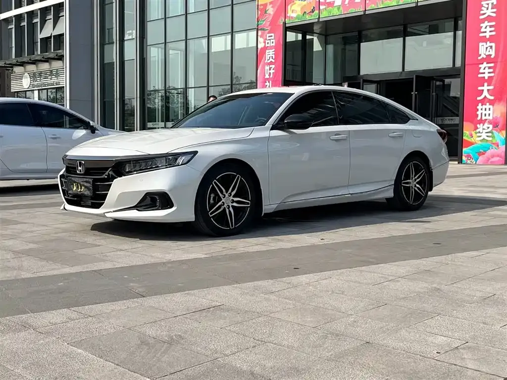 Honda Accord — фото 1