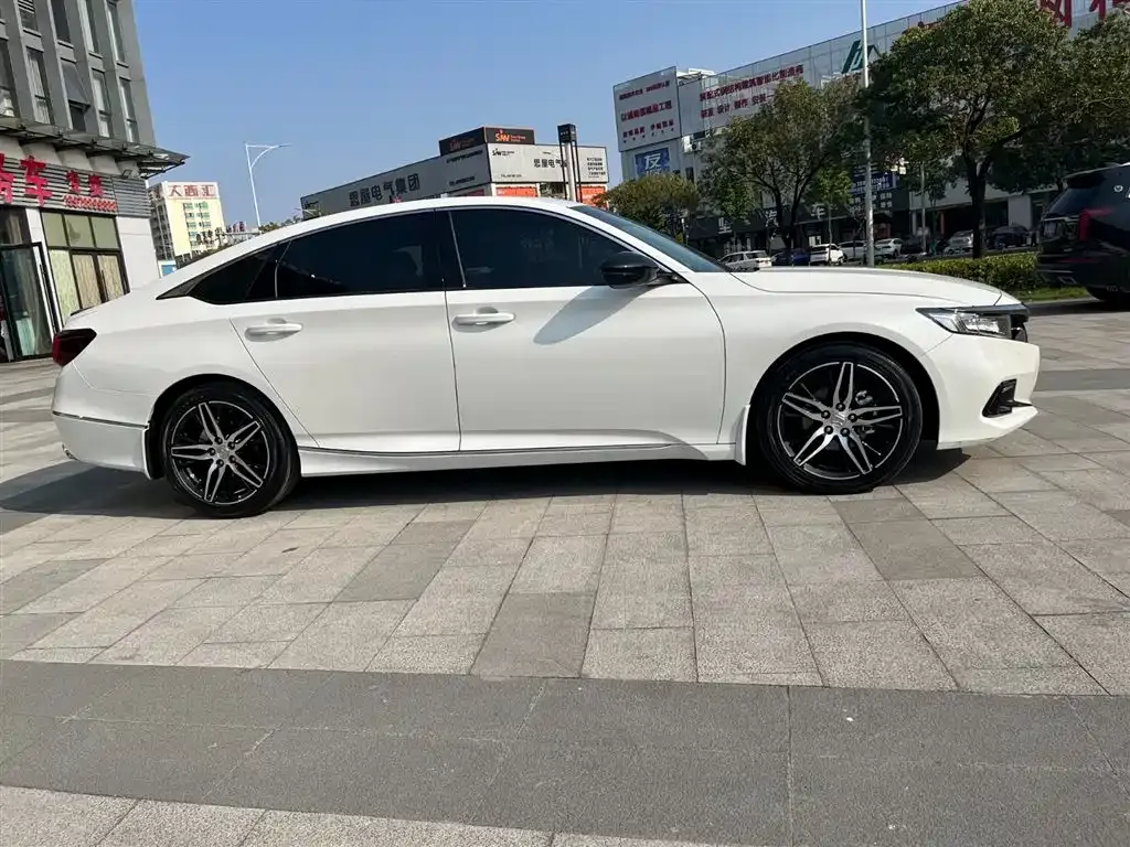 Honda Accord — фото 10