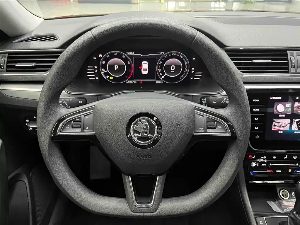 Skoda Superb — фото 8
