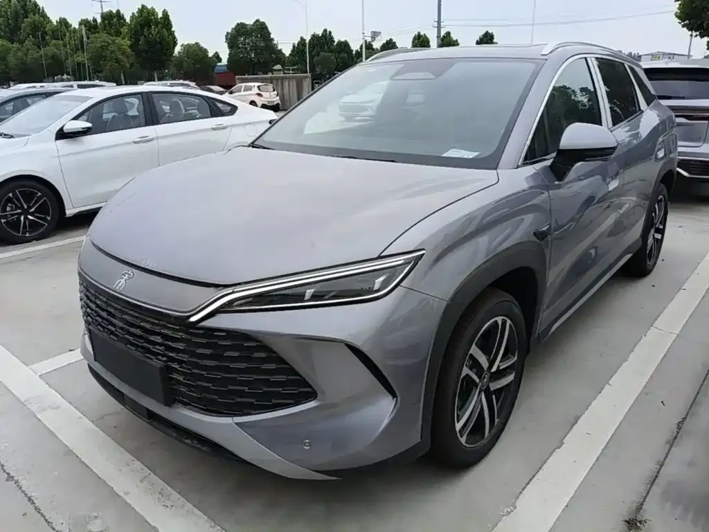 BYD L DM-i — фото 1