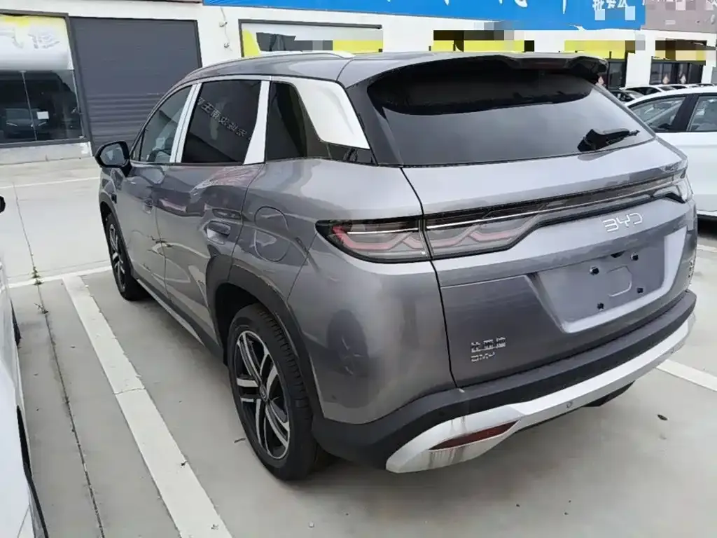 BYD L DM-i — фото 10