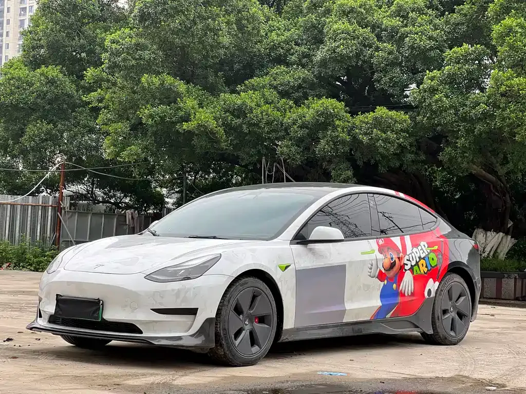 Tesla Model 3 — фото 1