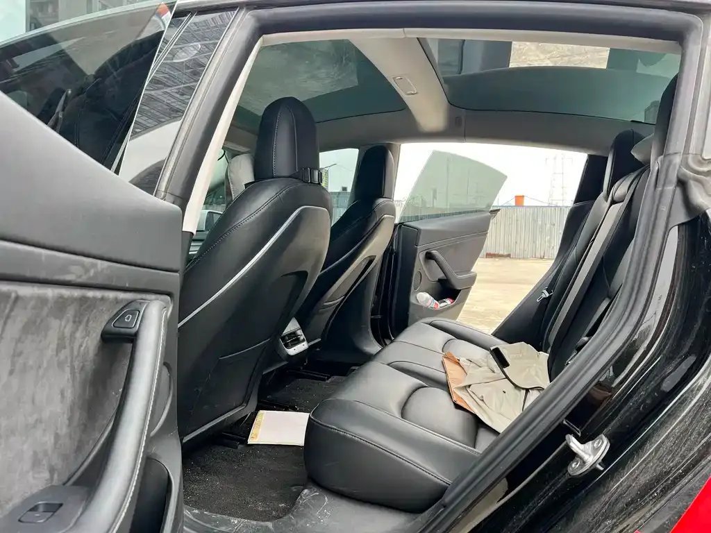 Tesla Model 3 — фото 4