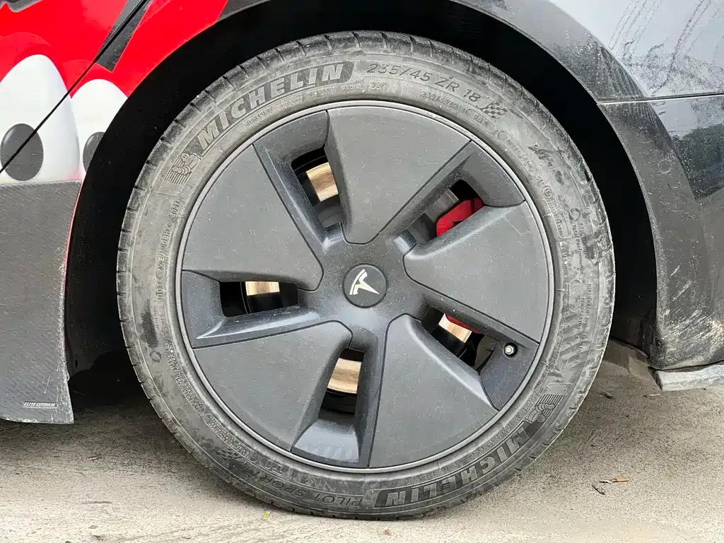 Tesla Model 3 — фото 10