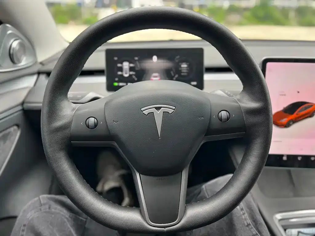 Tesla Model 3 — фото 3