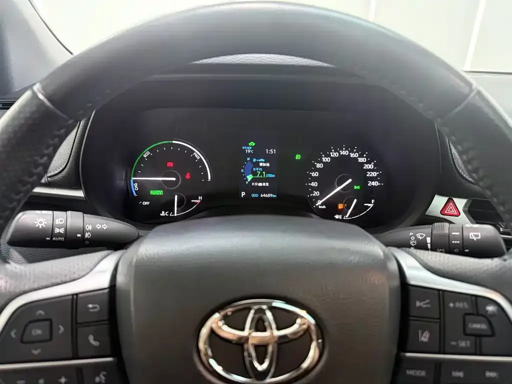 Toyota Sienna — фото 7