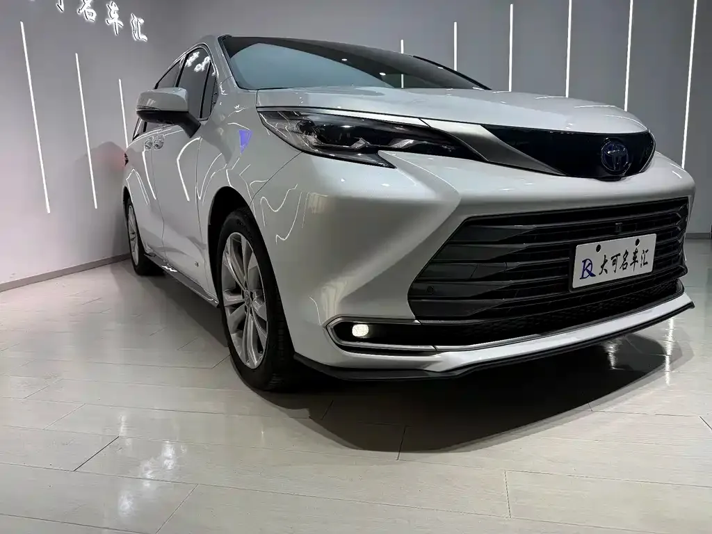 Toyota Sienna — фото 9