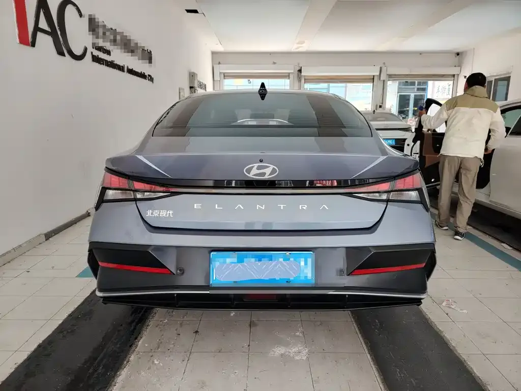 Hyundai Elantra — фото 7