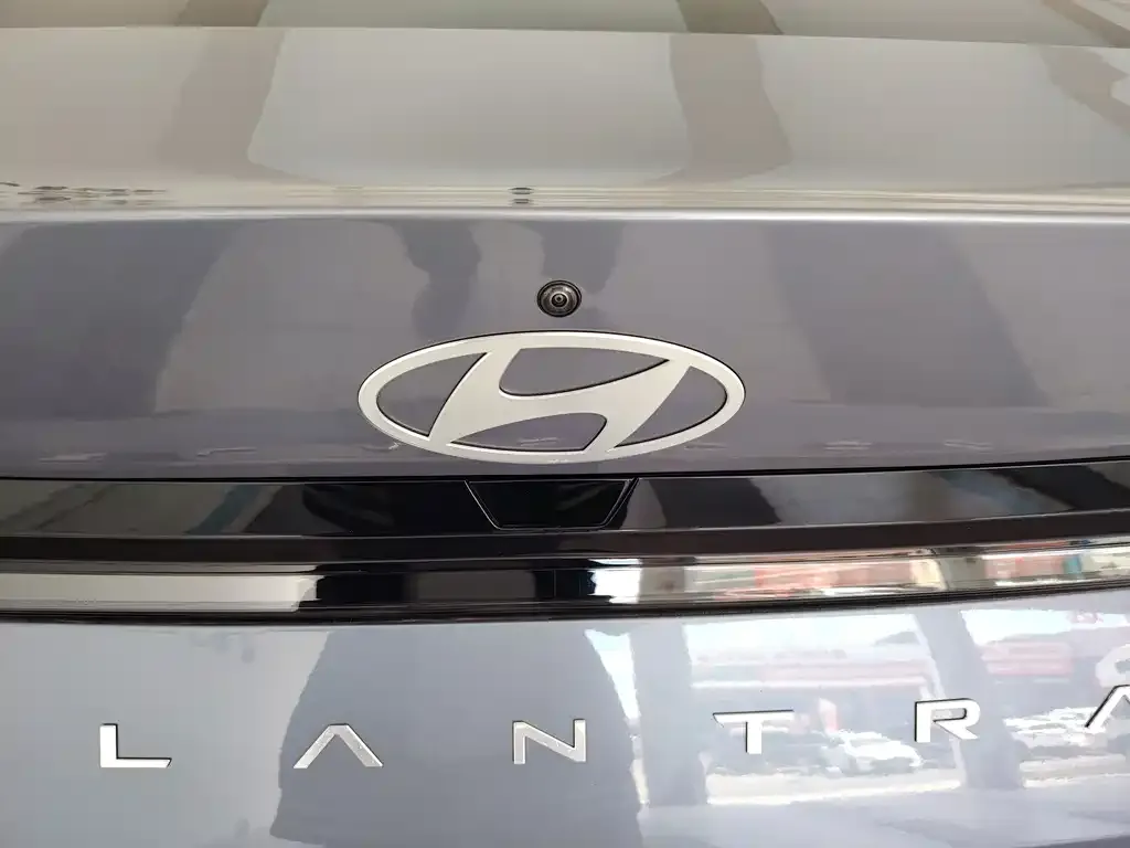 Hyundai Elantra — фото 3
