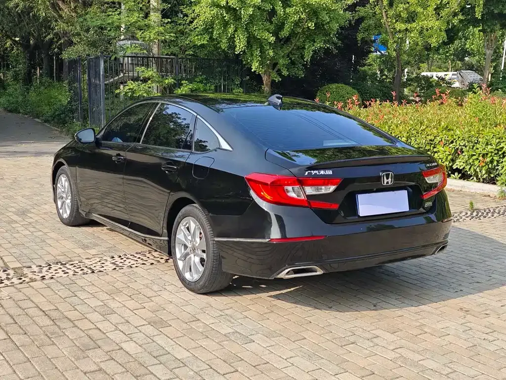 Honda Accord — фото 7