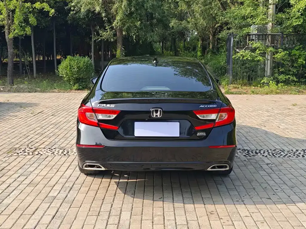 Honda Accord — фото 8
