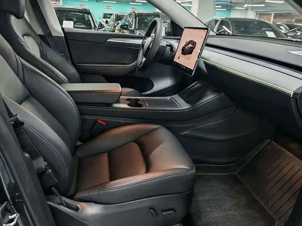 Tesla Model Y — фото 4