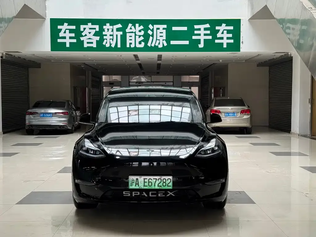 Tesla Model Y — фото 10