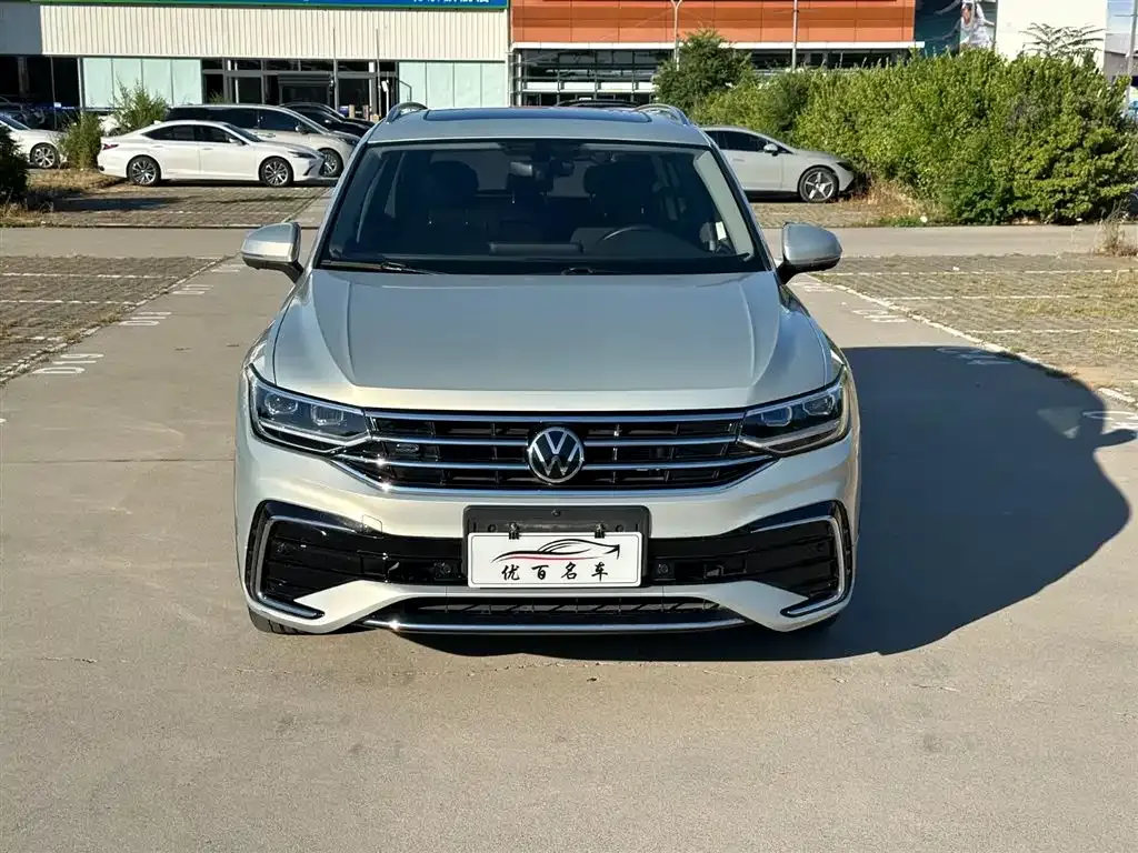 Volkswagen Tiguan L — фото 2
