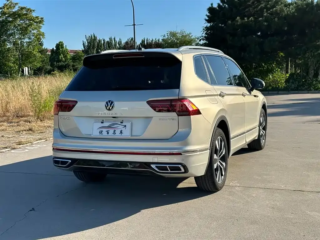 Volkswagen Tiguan L — фото 10