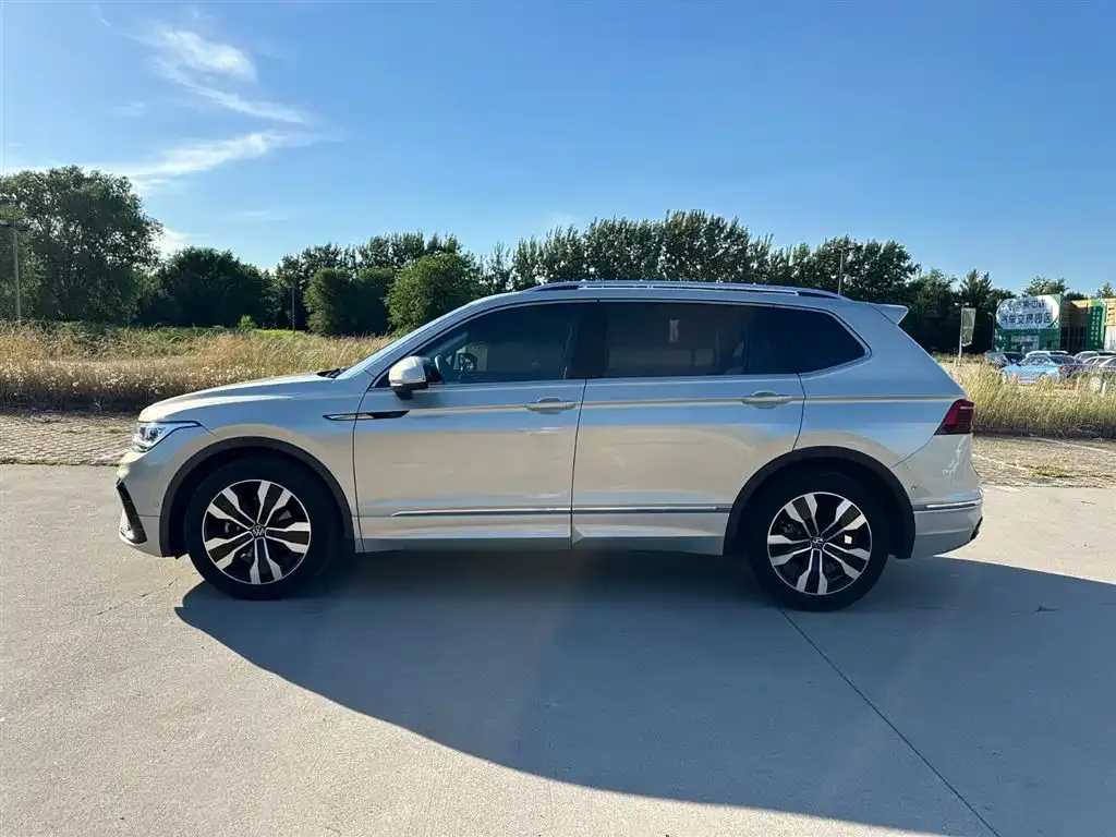 Volkswagen Tiguan L — фото 4