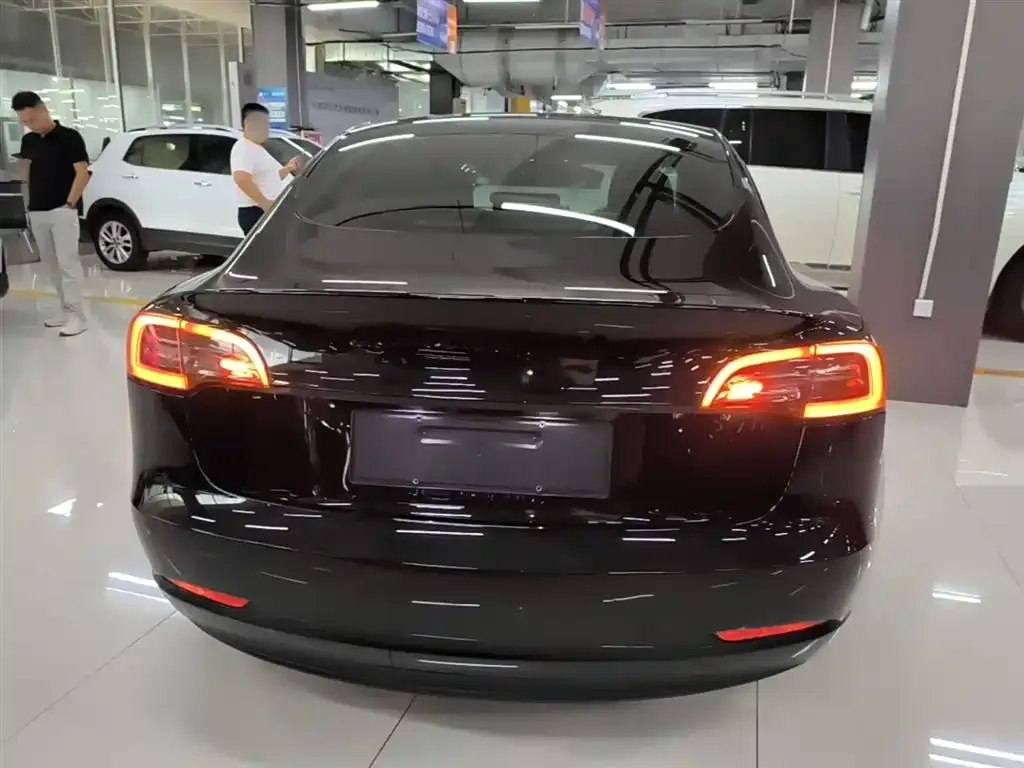 Tesla Model 3 — фото 6