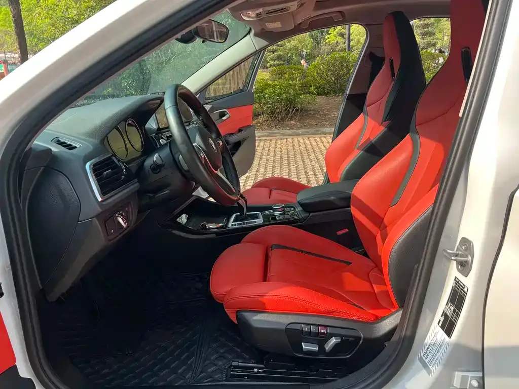BMW 1 Series 2023 из CN, фото 3