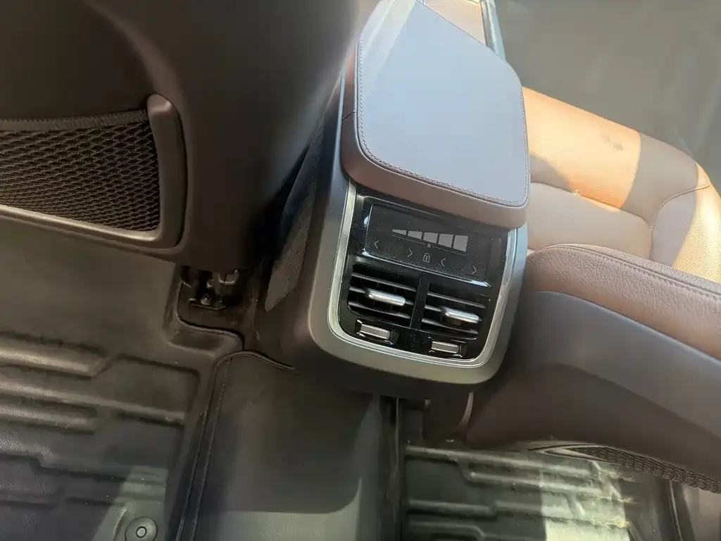 Volvo XC90 2023 из CN, фото 8